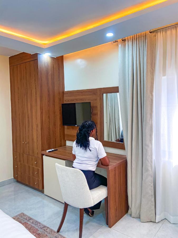 Plush Hotel,Абуджа Экстерьер фото