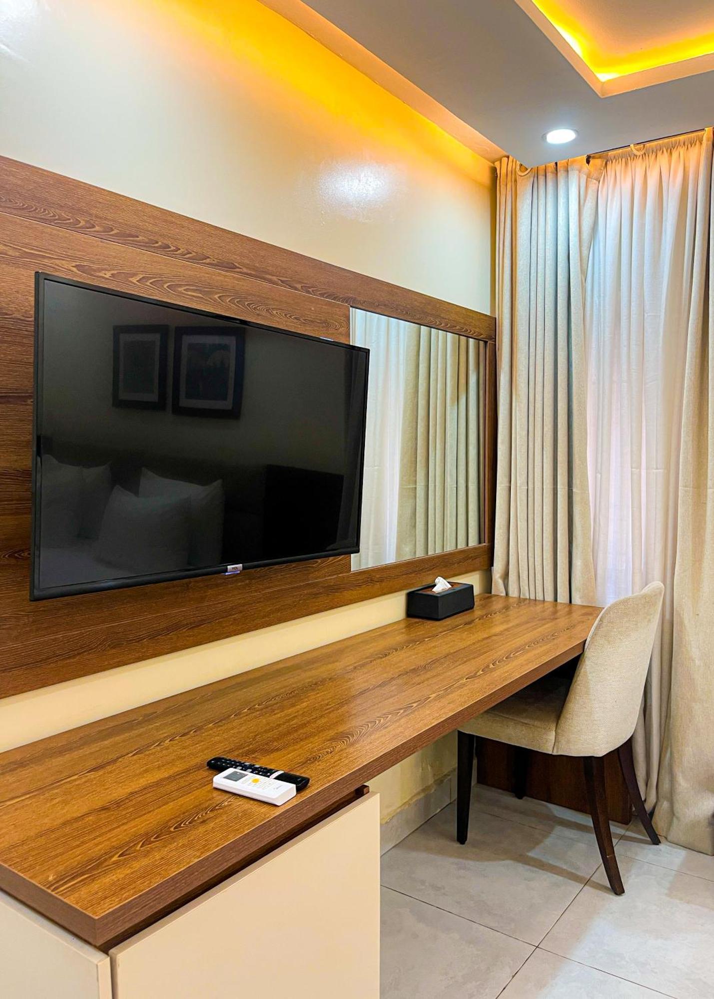 Plush Hotel,Абуджа Экстерьер фото