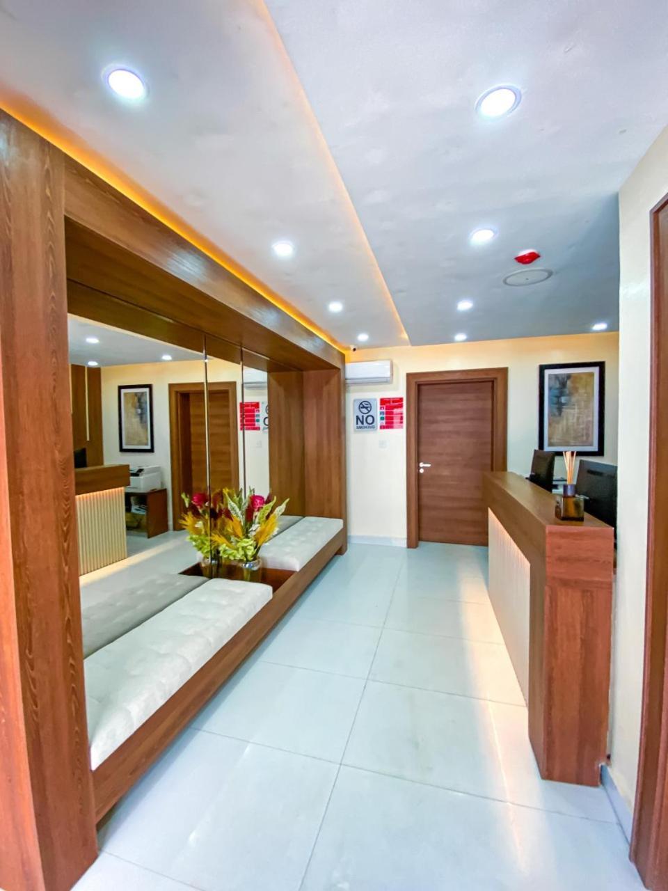 Plush Hotel,Абуджа Экстерьер фото