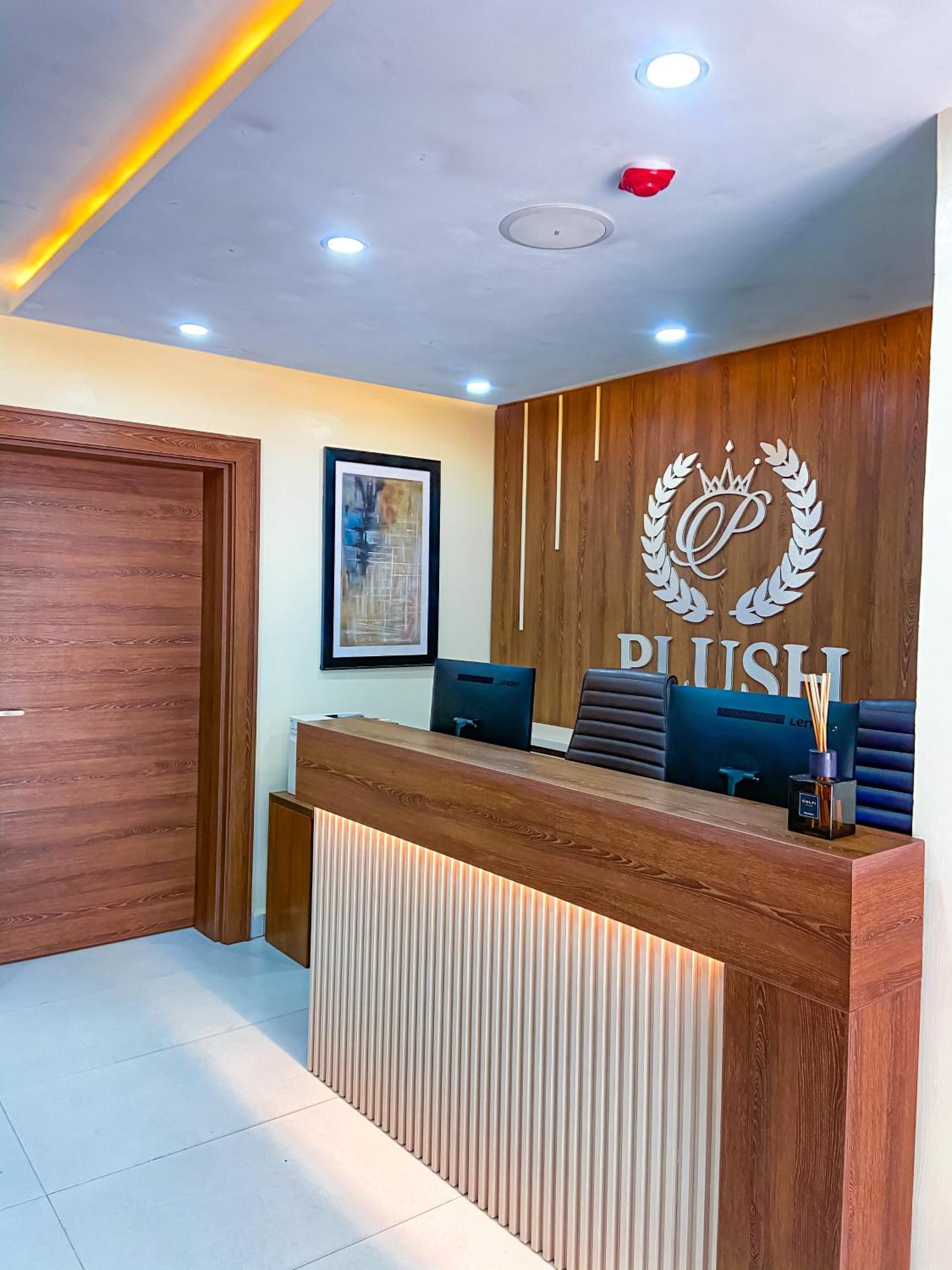 Plush Hotel,Абуджа Экстерьер фото
